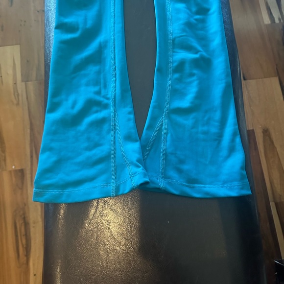 Adorable Tiger Friday Set!
Retro Flare Leggings & Golden Crop Top - Picture 2 of 8